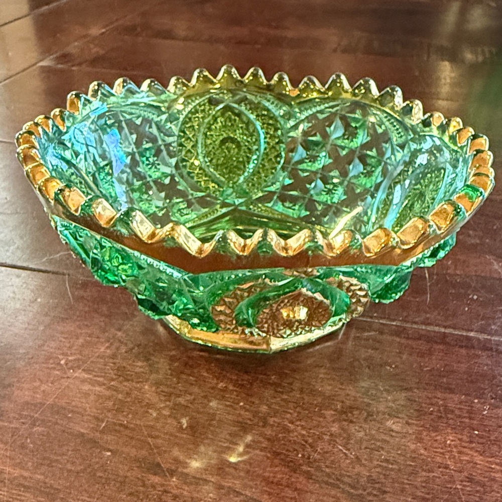 Green Glass Bowl Set with Gold Trim - Picture 3 of 5